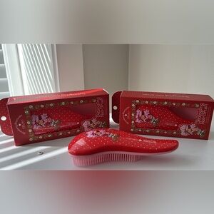 Strawberry Theme Red Detangling Hair Brush 🍓 Cute Polka Dot Brush
